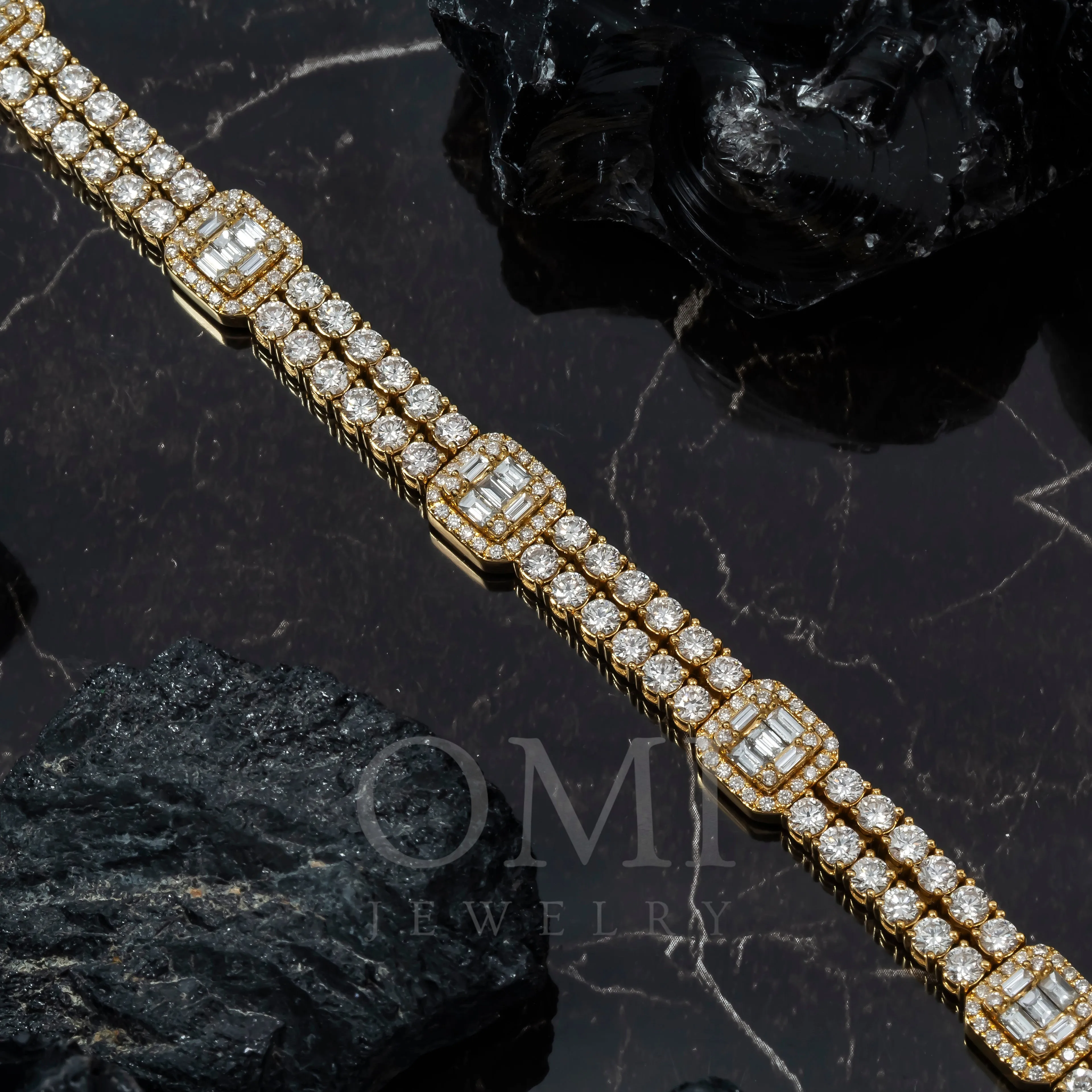 14K GOLD BAGUETTE AND ROUND DIAMONDS SQUARE SHAPES BRACELET 11.05 CT