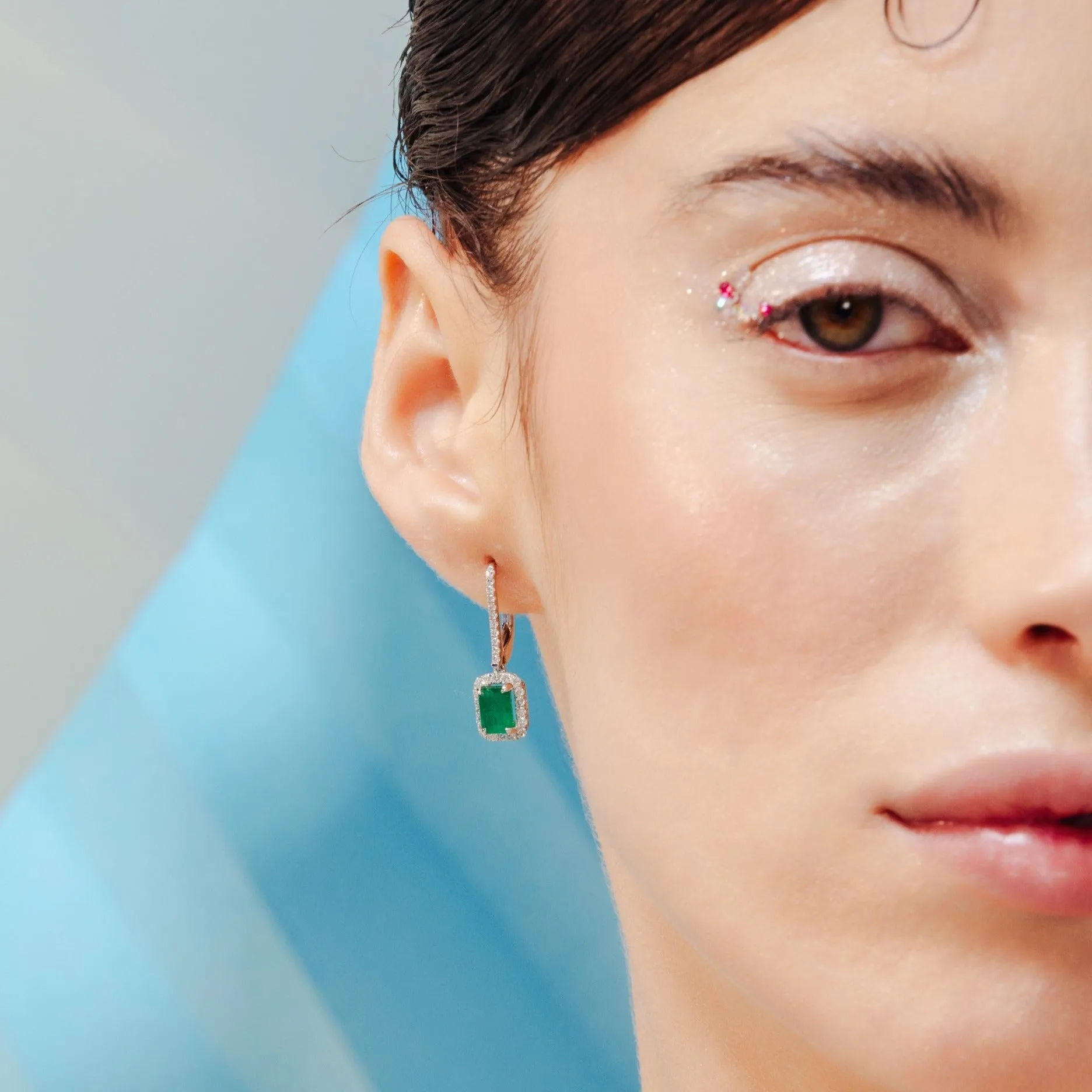 18K Gold Emerald & Diamond Dangle Earrings