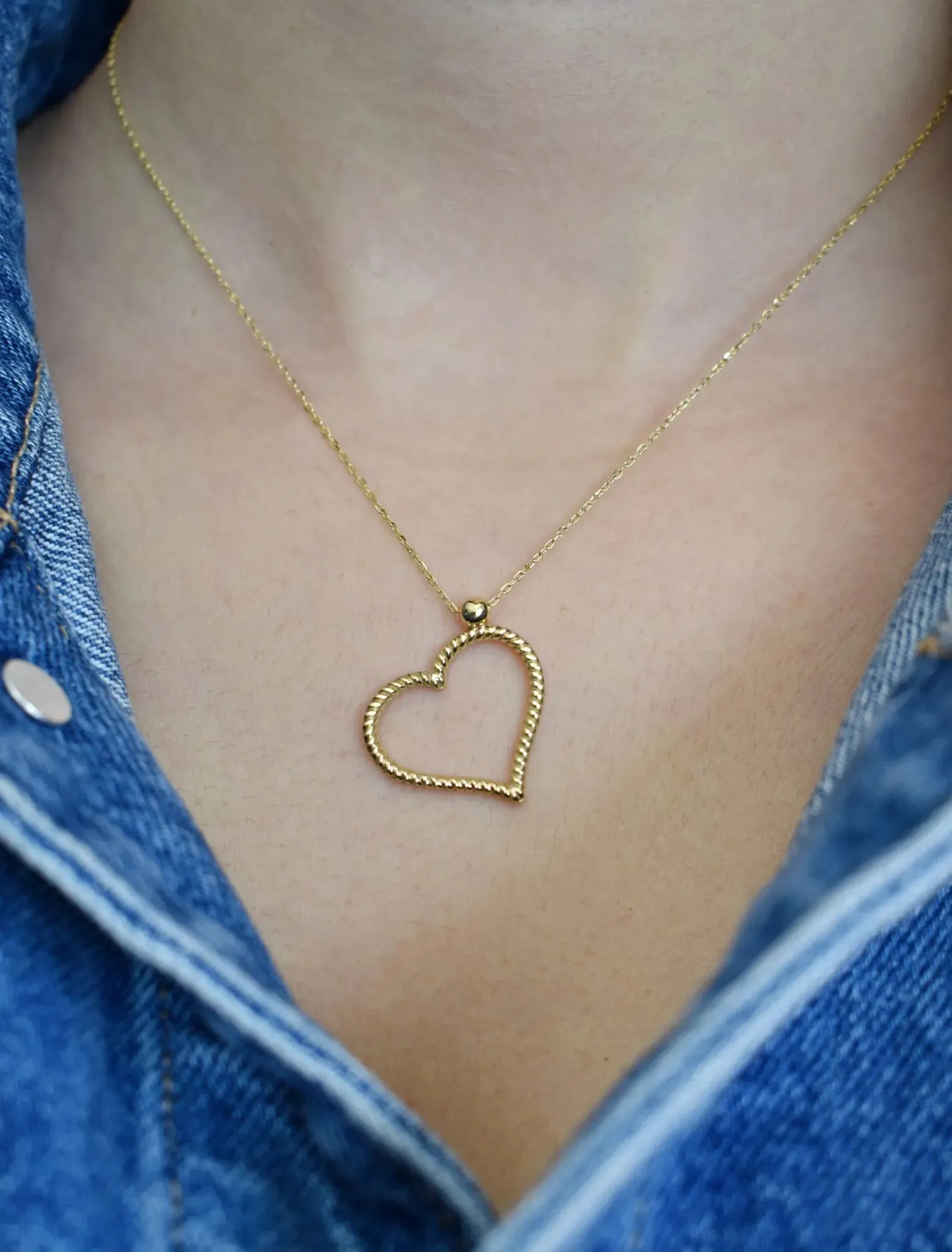 18K GOLD TWISTED HEART NECKLACE