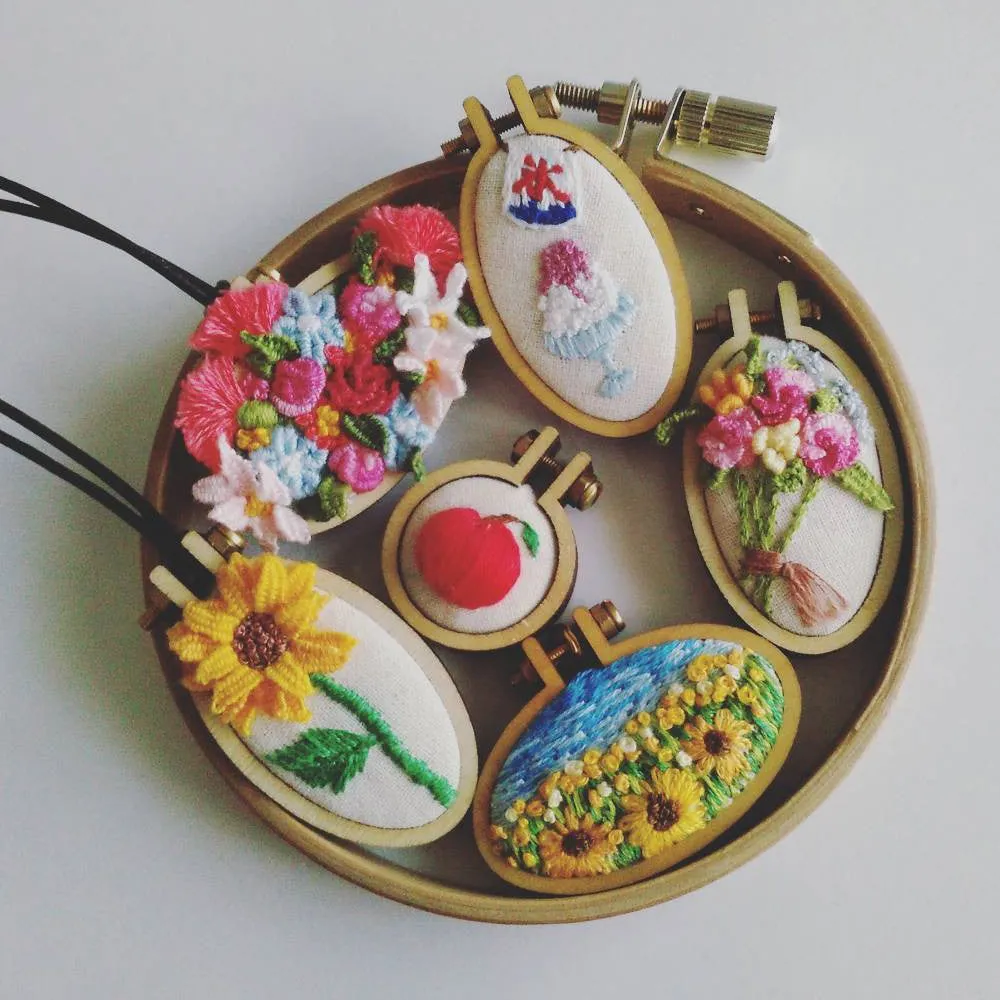 46*23mm oval (horizontal) Mini Embroidery Hoop Lasercut Frame Cross Stitch Frame Tiny Embroidery Pendant Tiny Hoop diy Embroidery Pendant 1pcs