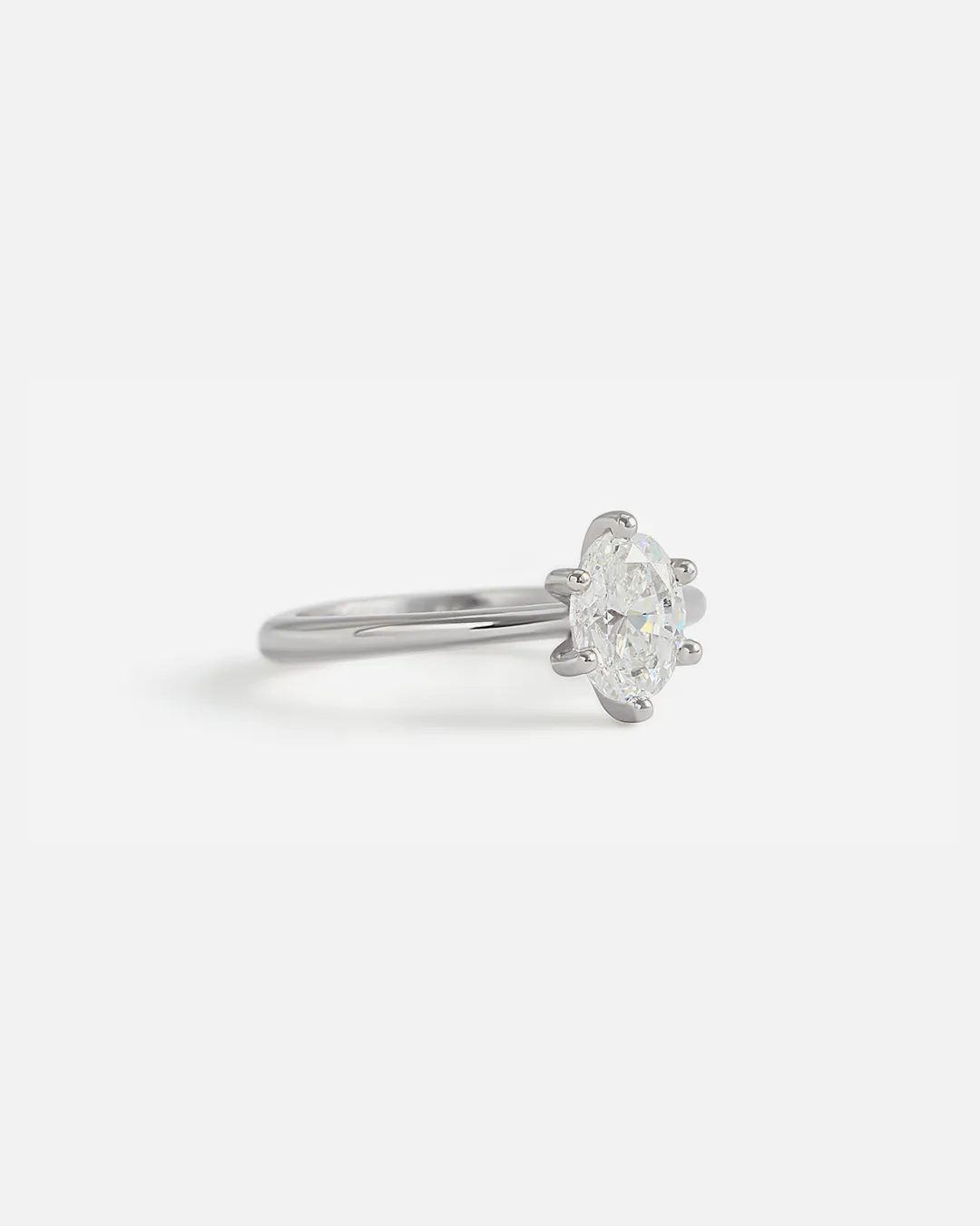 Lara / Oval White Diamond Ring