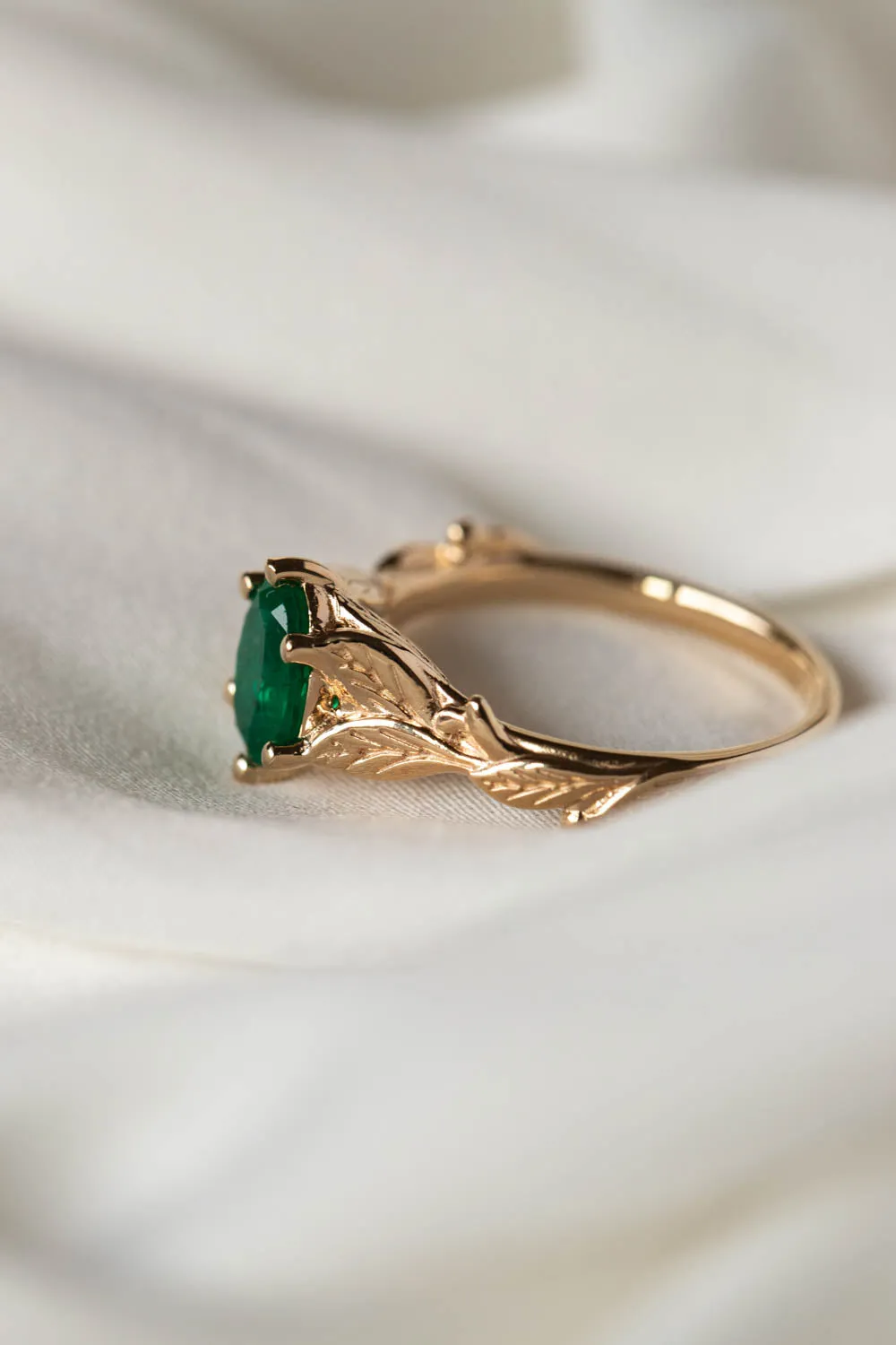 Natural emerald engagement ring, gold nature inspired engagement ring / Freesia