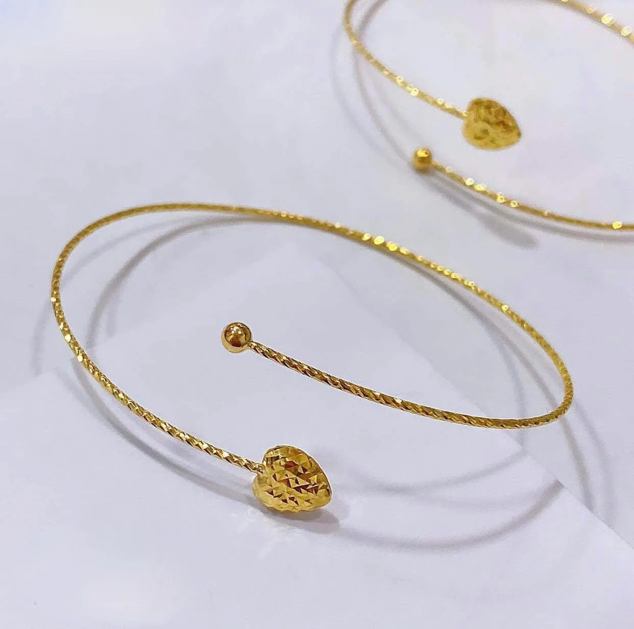 One Heart Dia Cut Bangle 18K Gold