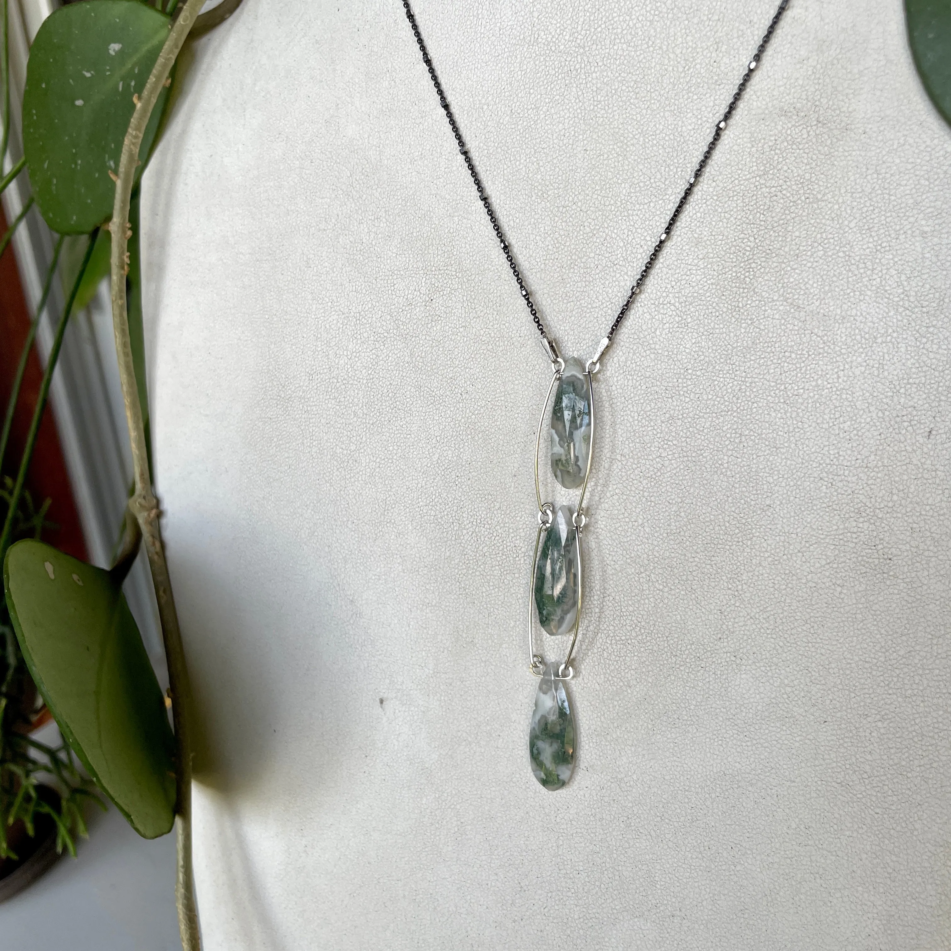 Oxi Step up moss agate necklace