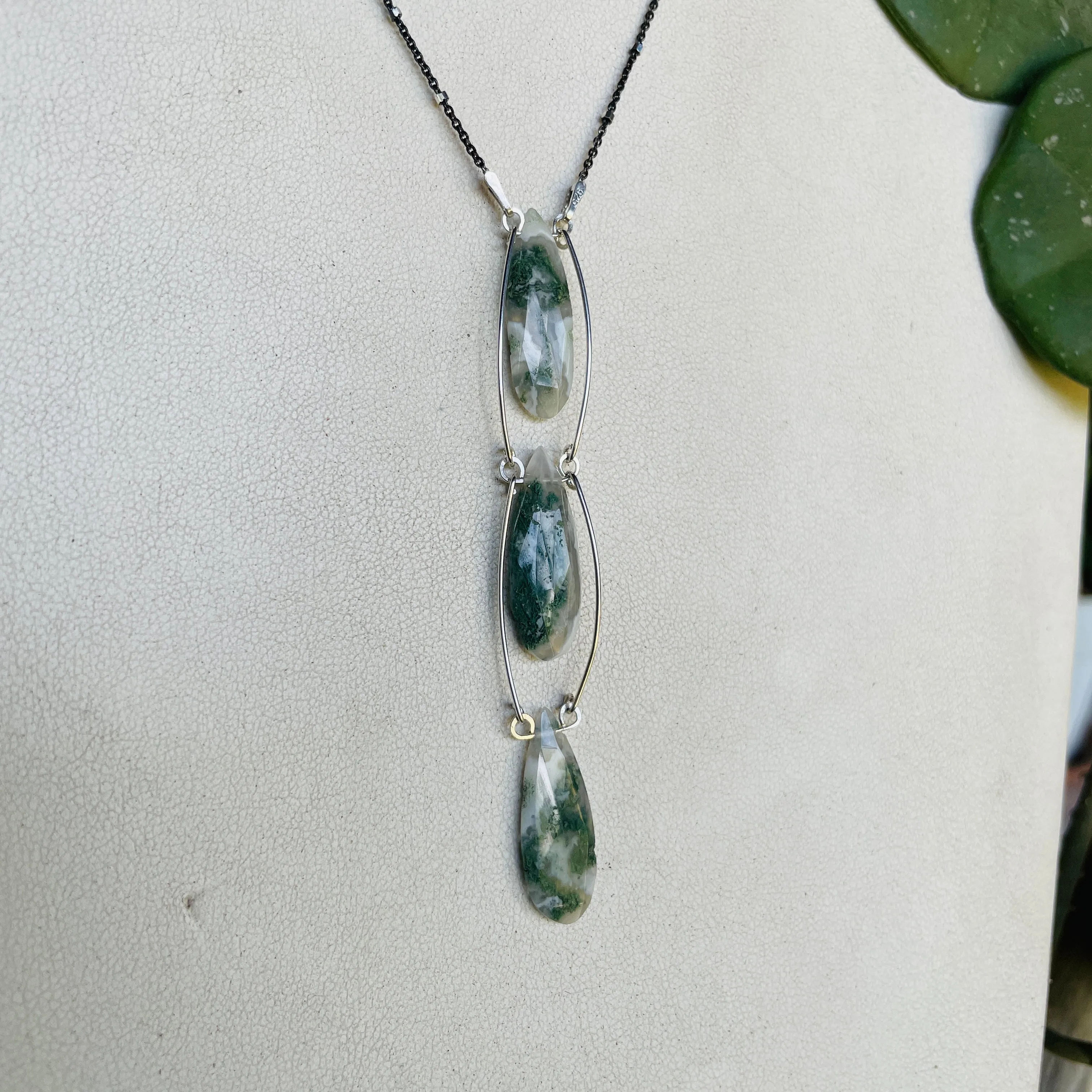 Oxi Step up moss agate necklace