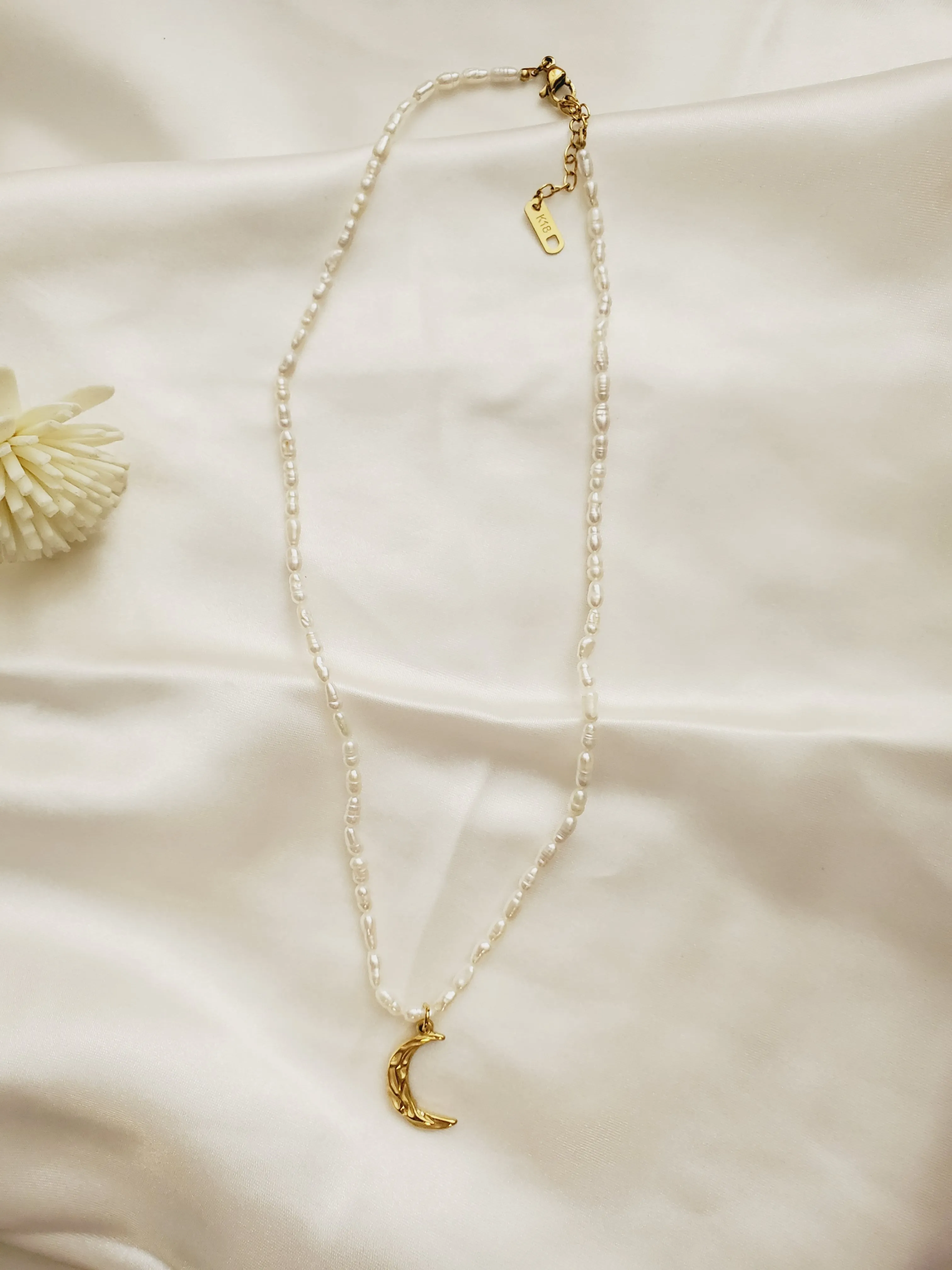 Pearluna Necklace