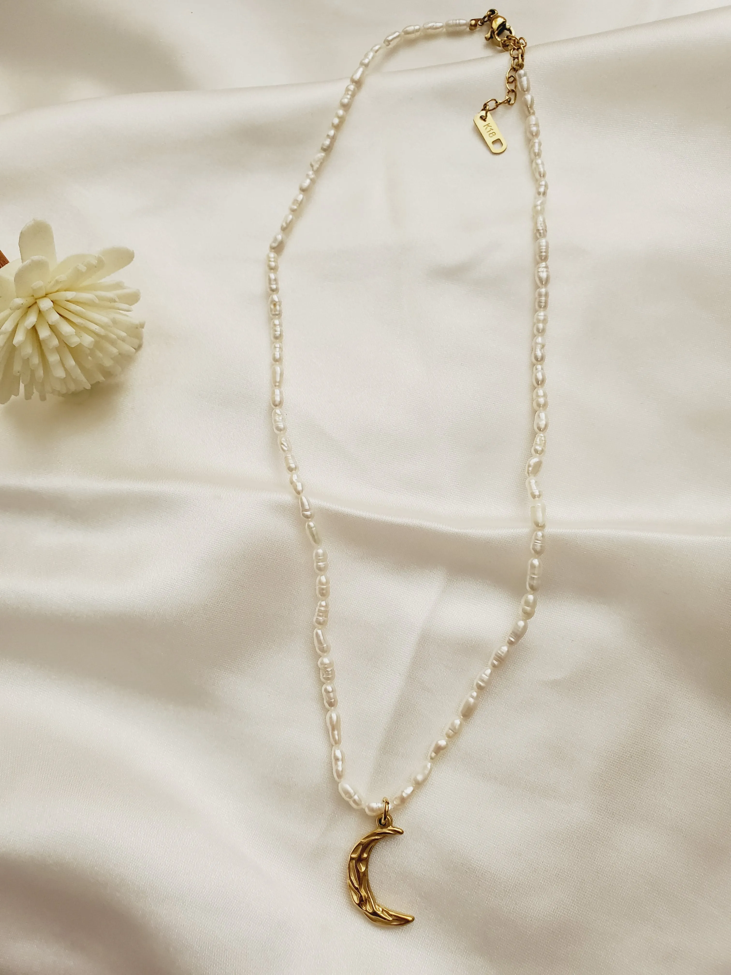 Pearluna Necklace