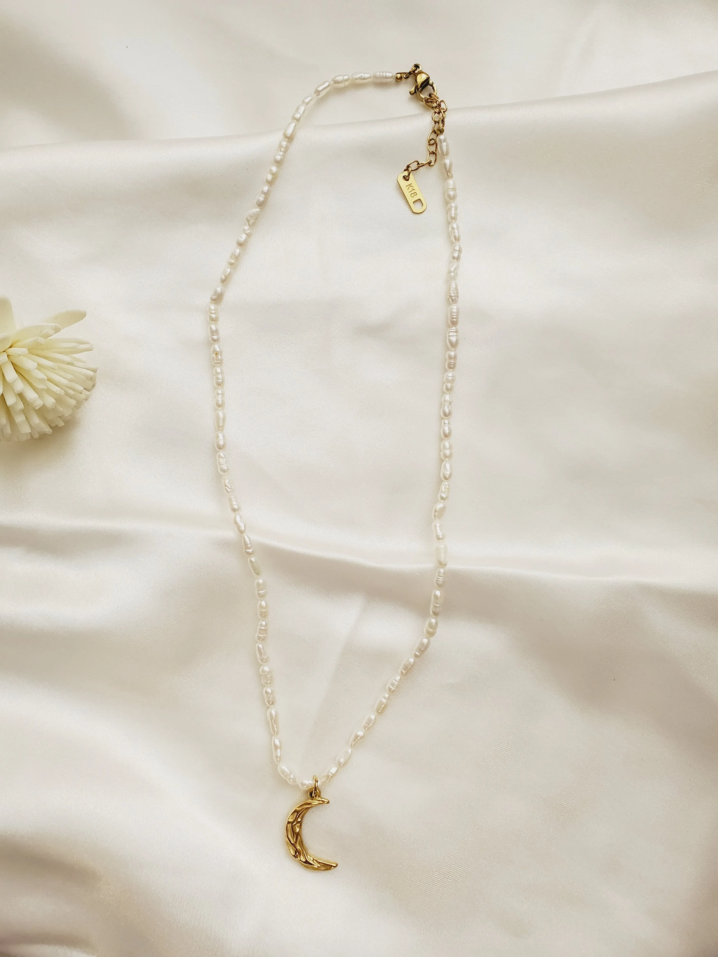 Pearluna Necklace