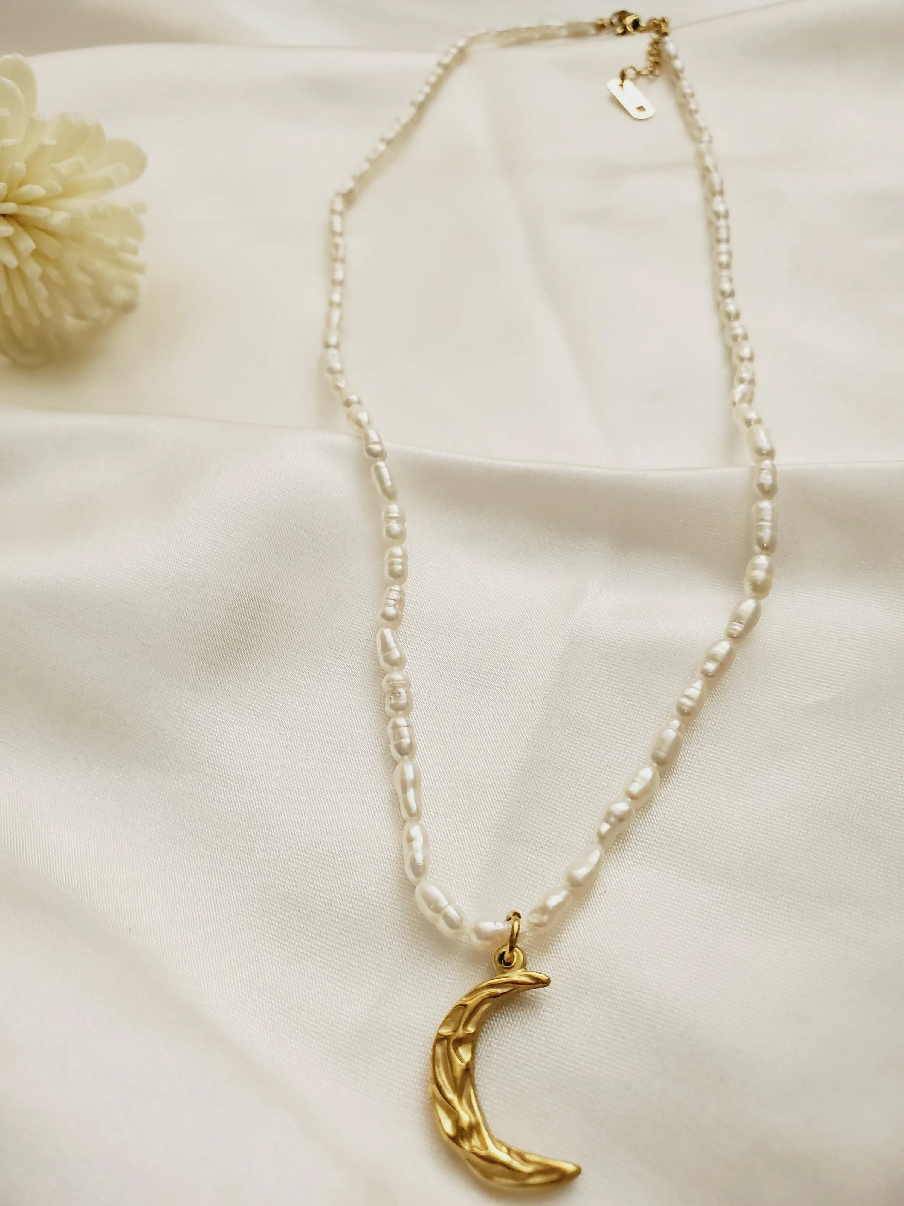 Pearluna Necklace