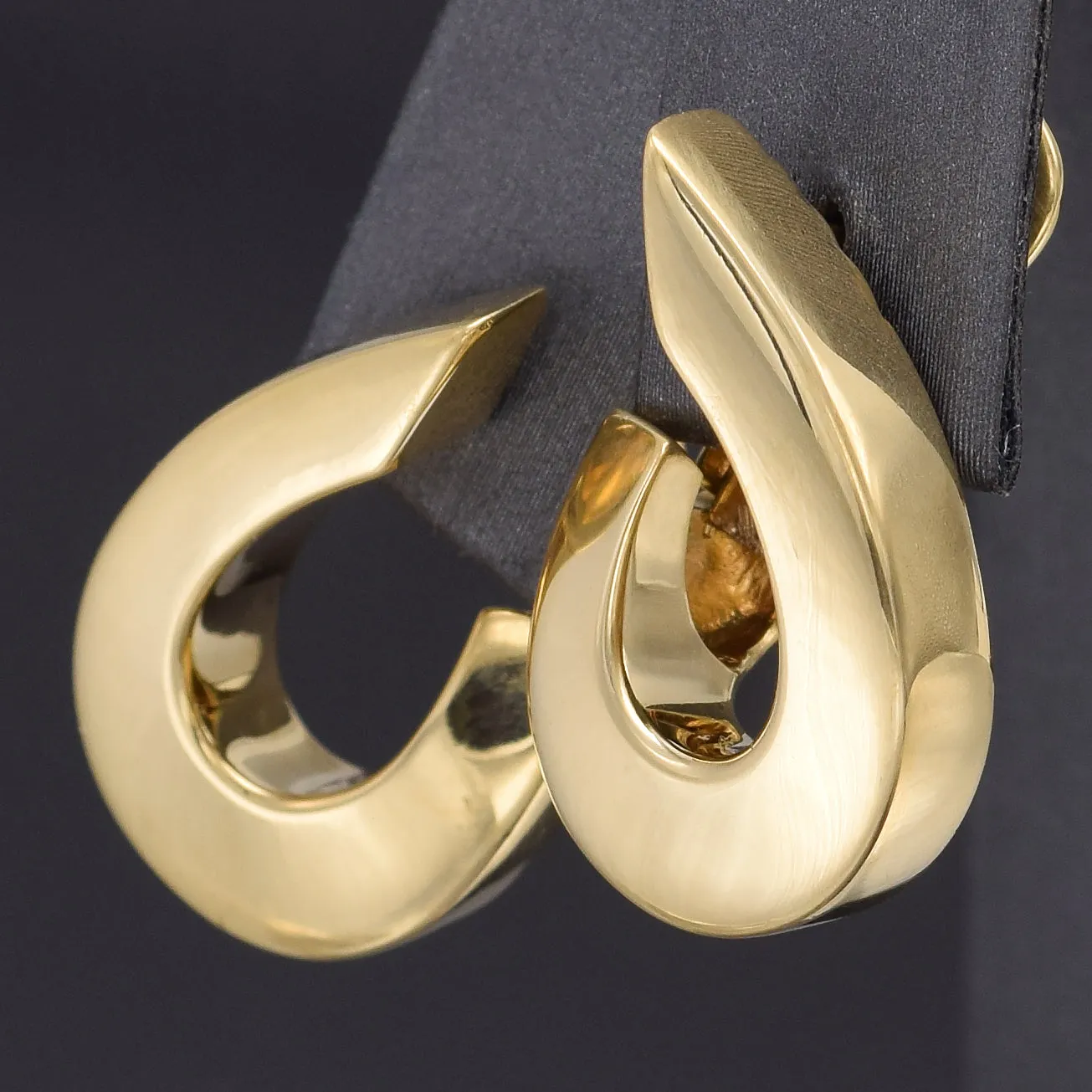 Piaget 18K Yellow Gold Latch Back Drop Earrings
