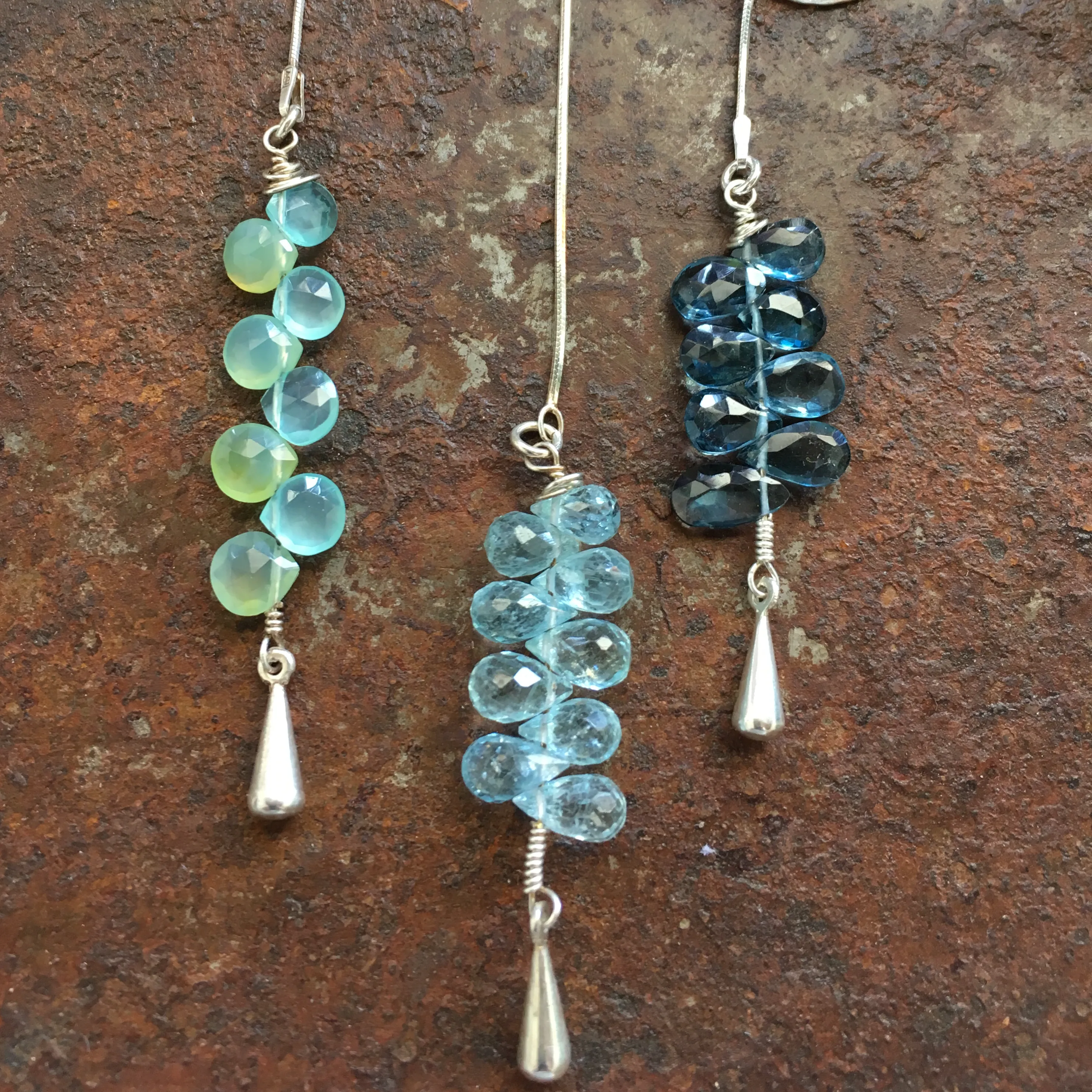 Raindrop lariat in gemstones