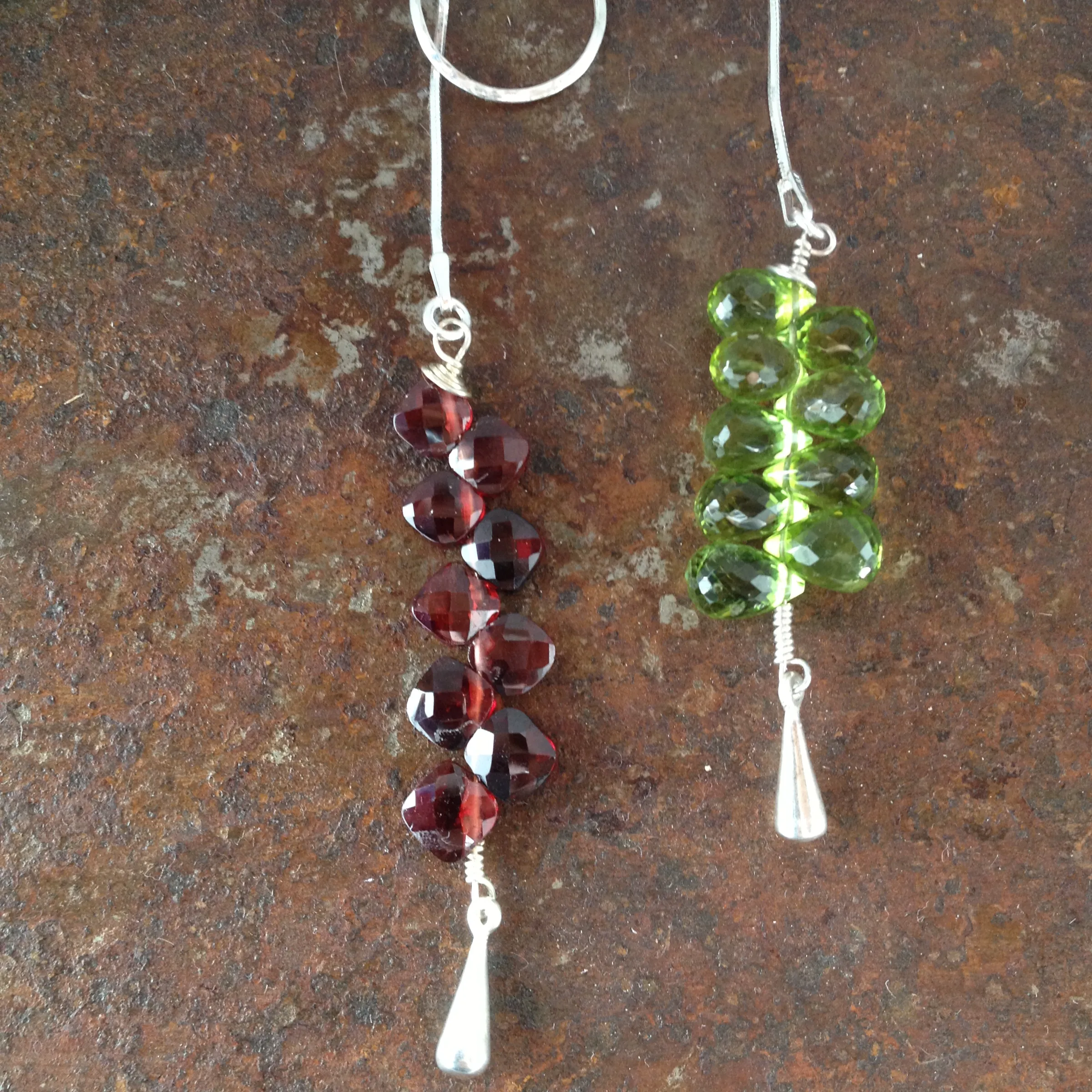 Raindrop lariat in gemstones